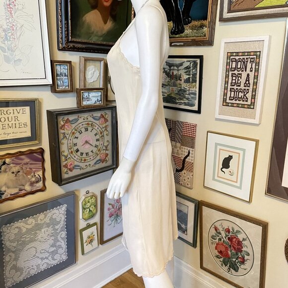 70s Vintage Barbizon Cream Nylon Scalloped Edge Adjustable Strap Slip Dress XS - Picture 3 of 7